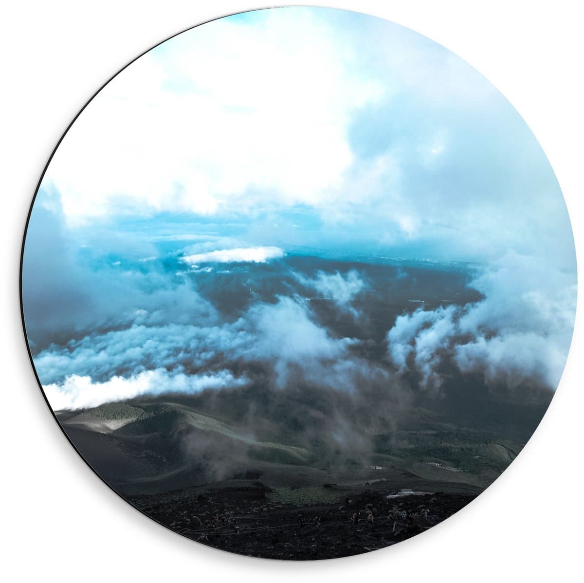 Dibond Wandcirkel - Wolken in de Bergen - 50x50cm Foto op Aluminium Wandcirkel (met ophangsysteem)