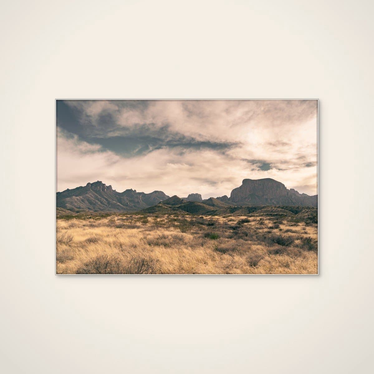 Akoestisch schilderij - 90 x 60 cm - Dramatic Desert Landscape van Courtney Crane - Natuurlijke wanddecoratie - wit textielframe