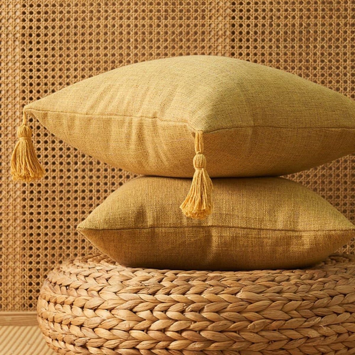 2 gele kussenslopen met kwastjes - 45×45 cm - Vulling niet inbegrepen - Comfortabel en huidvriendelijk - Landelijke stijl - Geweven katoen-linnenmix - Geschikt voor banken of bedden