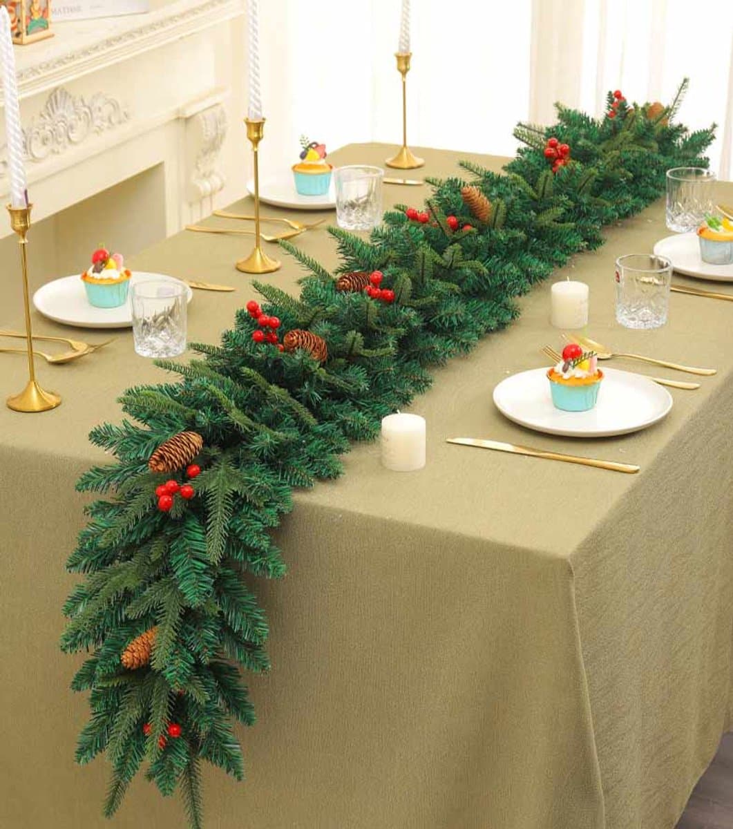 Meedeer Guirlande Met verlichting-Kerstversiering-Kerstslinger-2.70 meter-PVC+PE-Met rode bessen en dennenappels-binnen en buiten-Voor open haard-Trap-Nieuwjaar-Kerstdecoratie