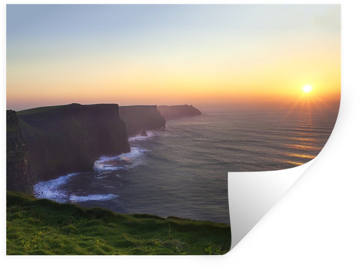 Muurstickers - Sticker Folie - Zonsopkomst op de Kliffen van Moher in Ierland - 40x30 cm - Plakfolie - Muurstickers Kinderkamer - Zelfklevend Behang - Zelfklevend behangpapier - Stickerfolie