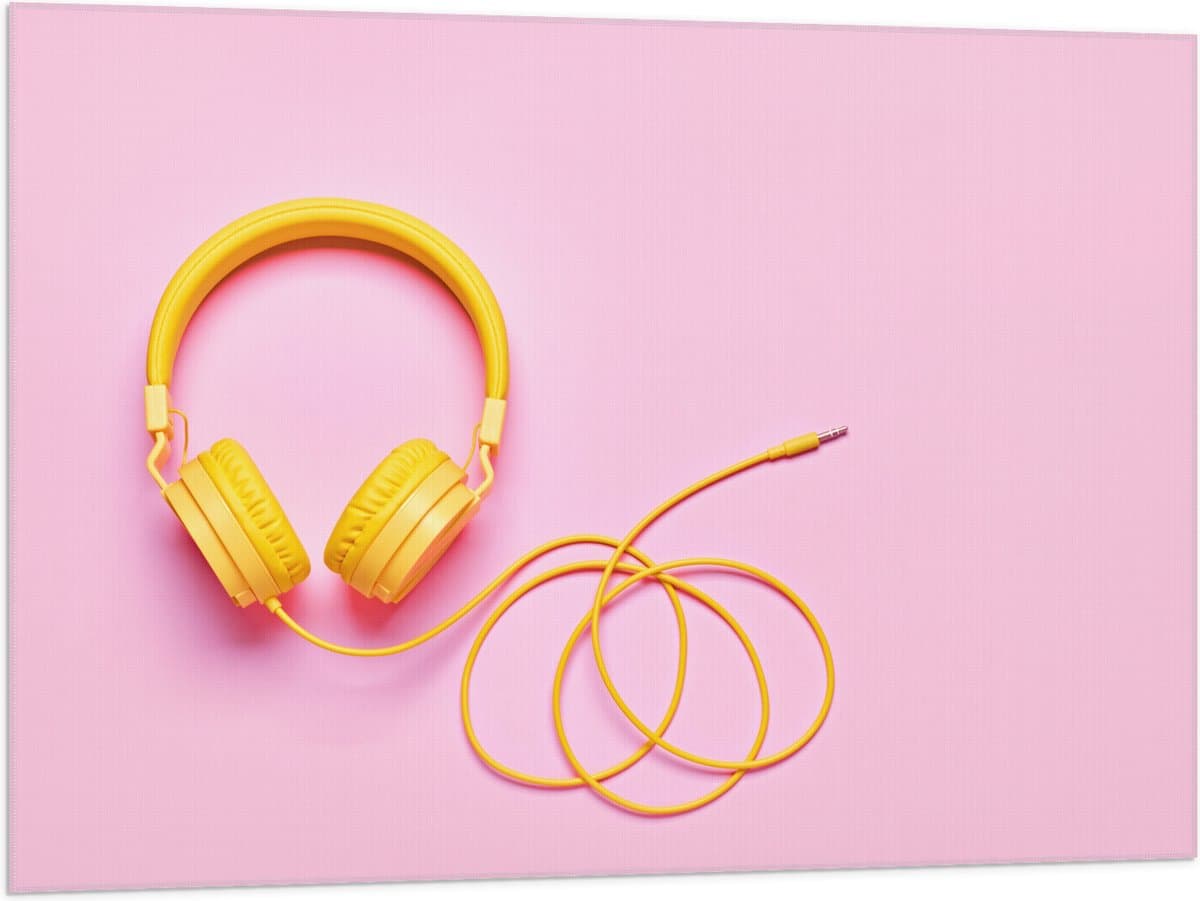 Vlag - Gele Headset tegen Roze Achtergrond - 100x75 cm Foto op Polyester Vlag