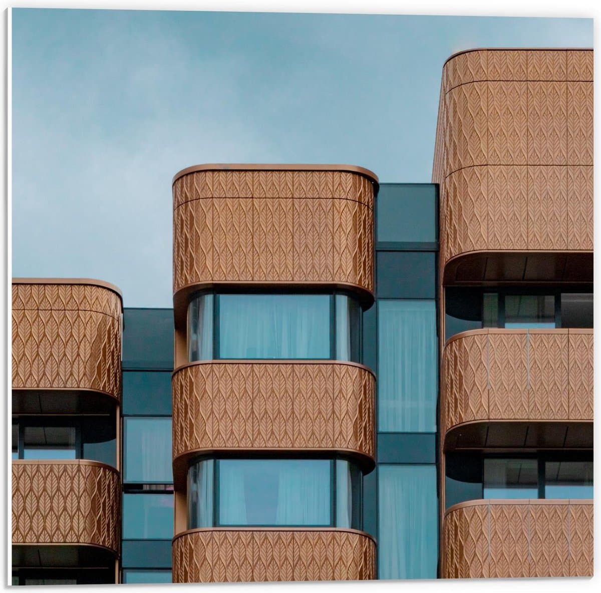 Forex - Gouden Details bij Flats - 50x50cm Foto op Forex