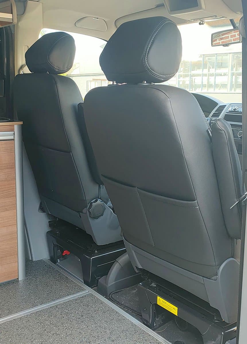 Pasvorm stoelhoezen Volkswagen T5 2003-2015 (geschikt voor 2 stoelen) - Kunstleer zwart