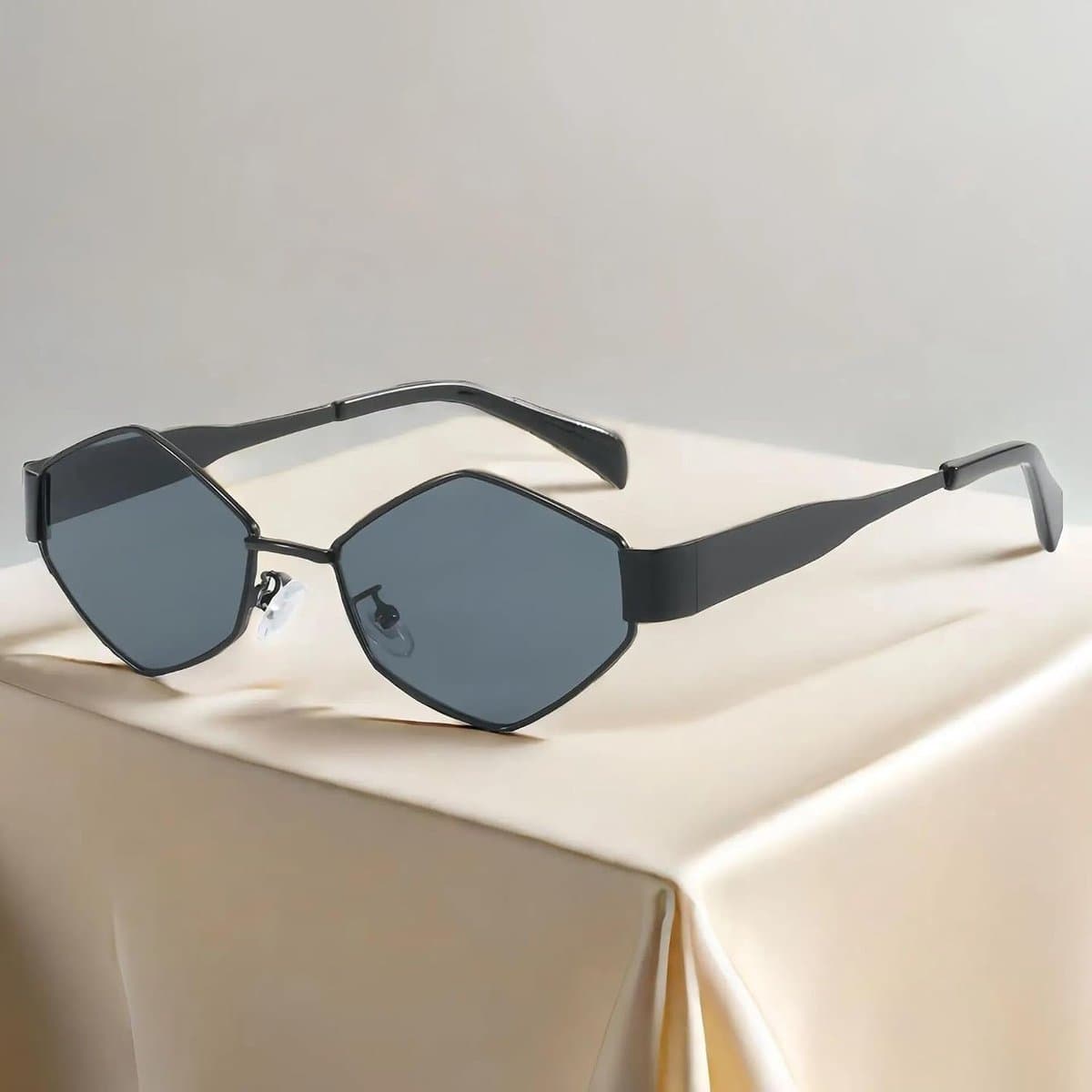 Unieke Zonnebril - Mode Bril - Dagelijks Gebruik - Gepolariseerde Glazen - 55 mm Lensbreedte - Zwart Grijs