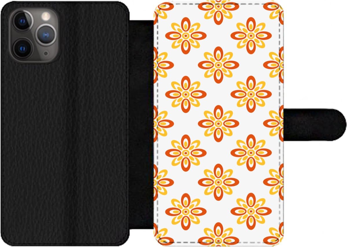 Telefoonhoesje Geschikt voor iPhone 11 Pro Max telefoonhoesje - Patroon - Jaren 70 - Bloemen - Oranje - Met vakjes - Wallet case met magneetsluiting