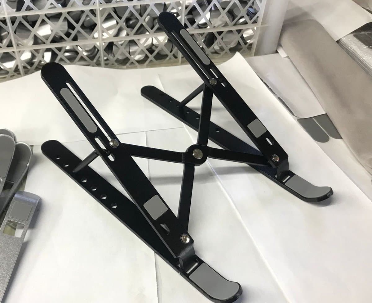 Verstelbare aluminium opvouwbare tablet-laptopstandaard Draagbare koeling Universele metalen standaard (zwart)