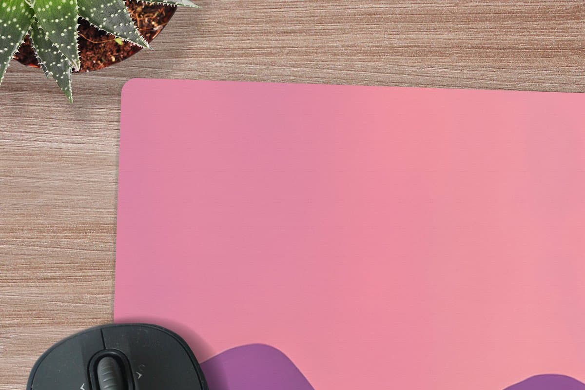 Muismat XXL 90x60 cm - Bureau onderlegger - Bureau mat Zon - Heuvels - Paars - Abstract - Bureaumat - Gaming mousepad xl - Bureaulegger groot - Computer deskmat