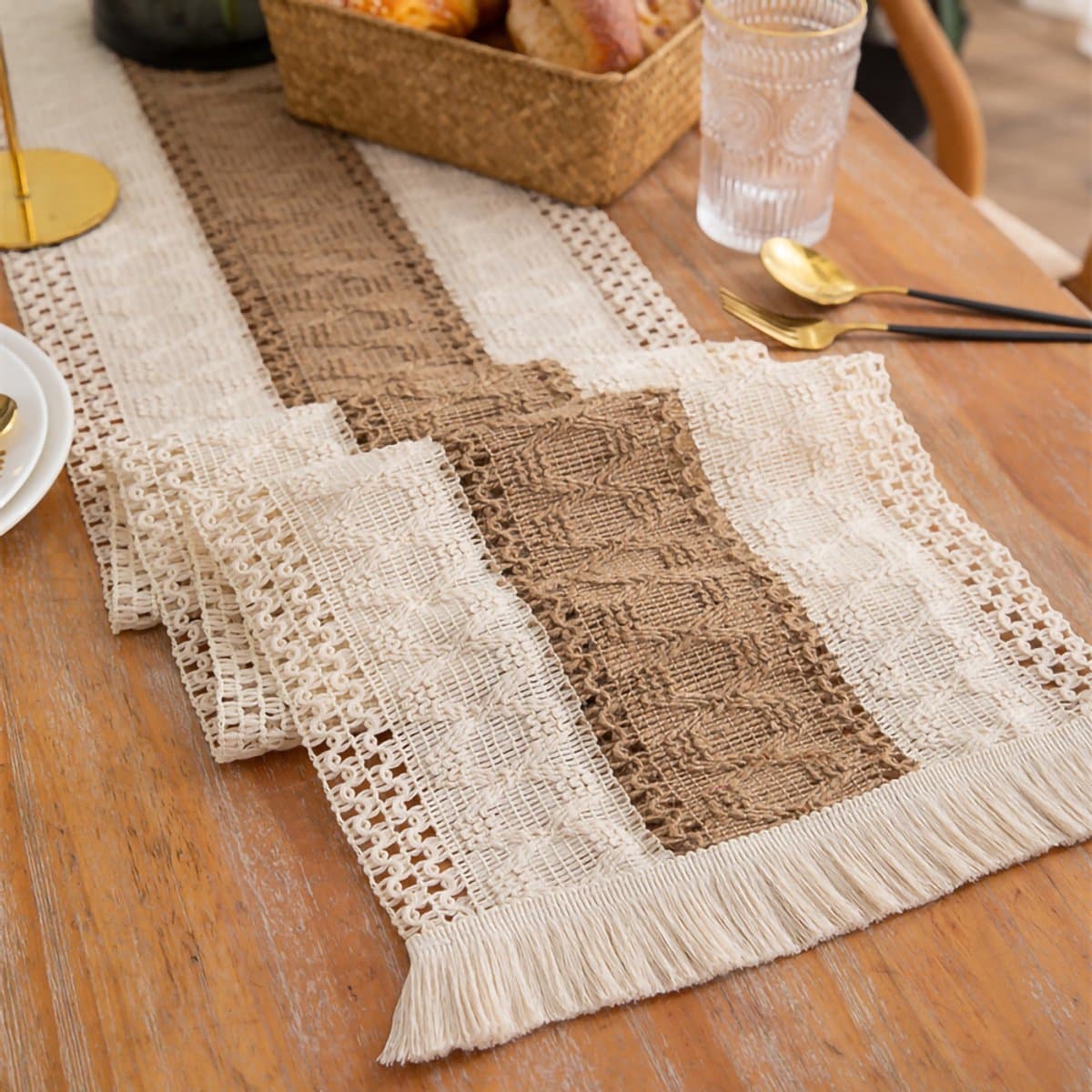 Boho tafelloper - afwasbaar - vintage makramé uitvoering - Beige