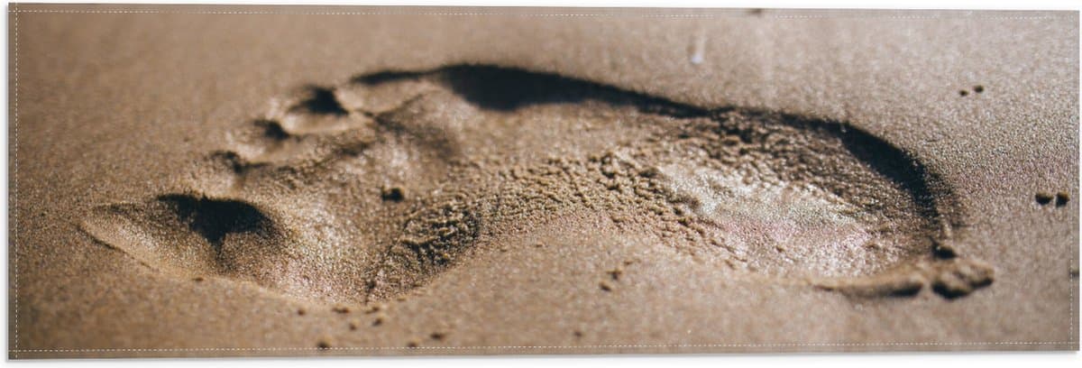 Vlag - Voetstap in een Zandstrand - 60x20 cm Foto op Polyester Vlag