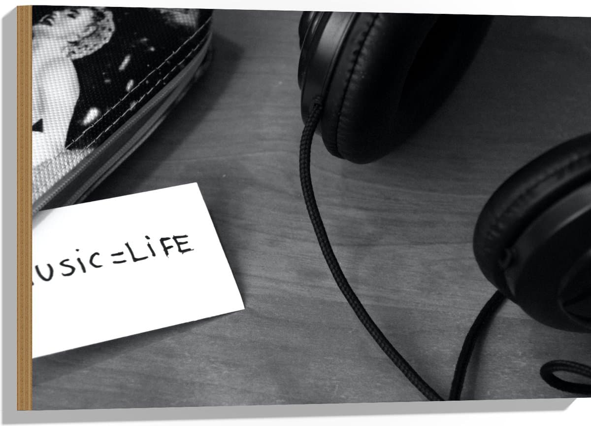 Hout - Koptelefoon met Aantekening ''Music = Life'' (Zwart- wit) - 75x50 cm - 9 mm dik - Foto op Hout (Met Ophangsysteem)