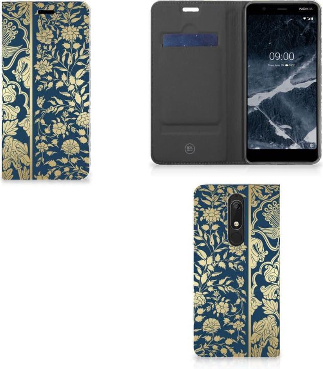 Nokia 5.1 (2018) Smart Cover Beige Flowers
