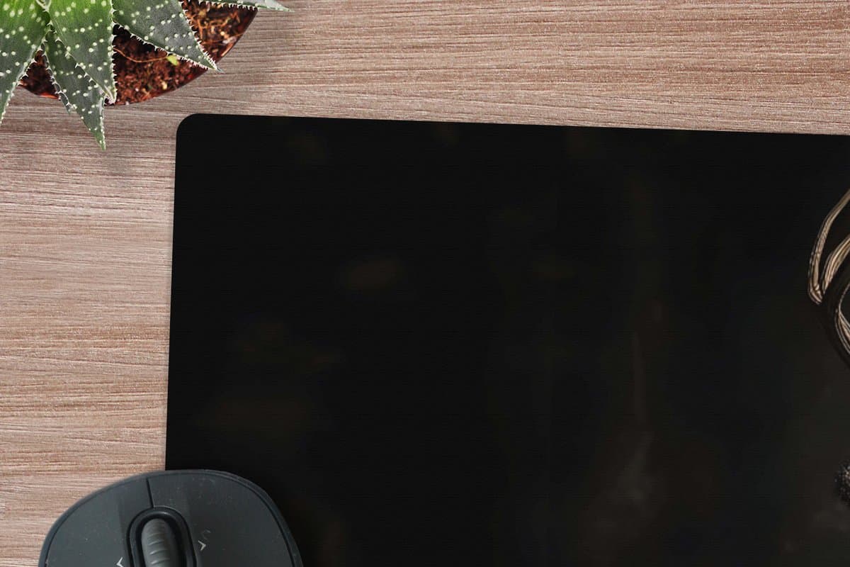Muismat XXL 90x60 cm - Bureau onderlegger - Bureau mat Hert - Zonnebril - Zwart - Pak - Bureaumat - Gaming mousepad xl - Bureaulegger groot - Computer deskmat