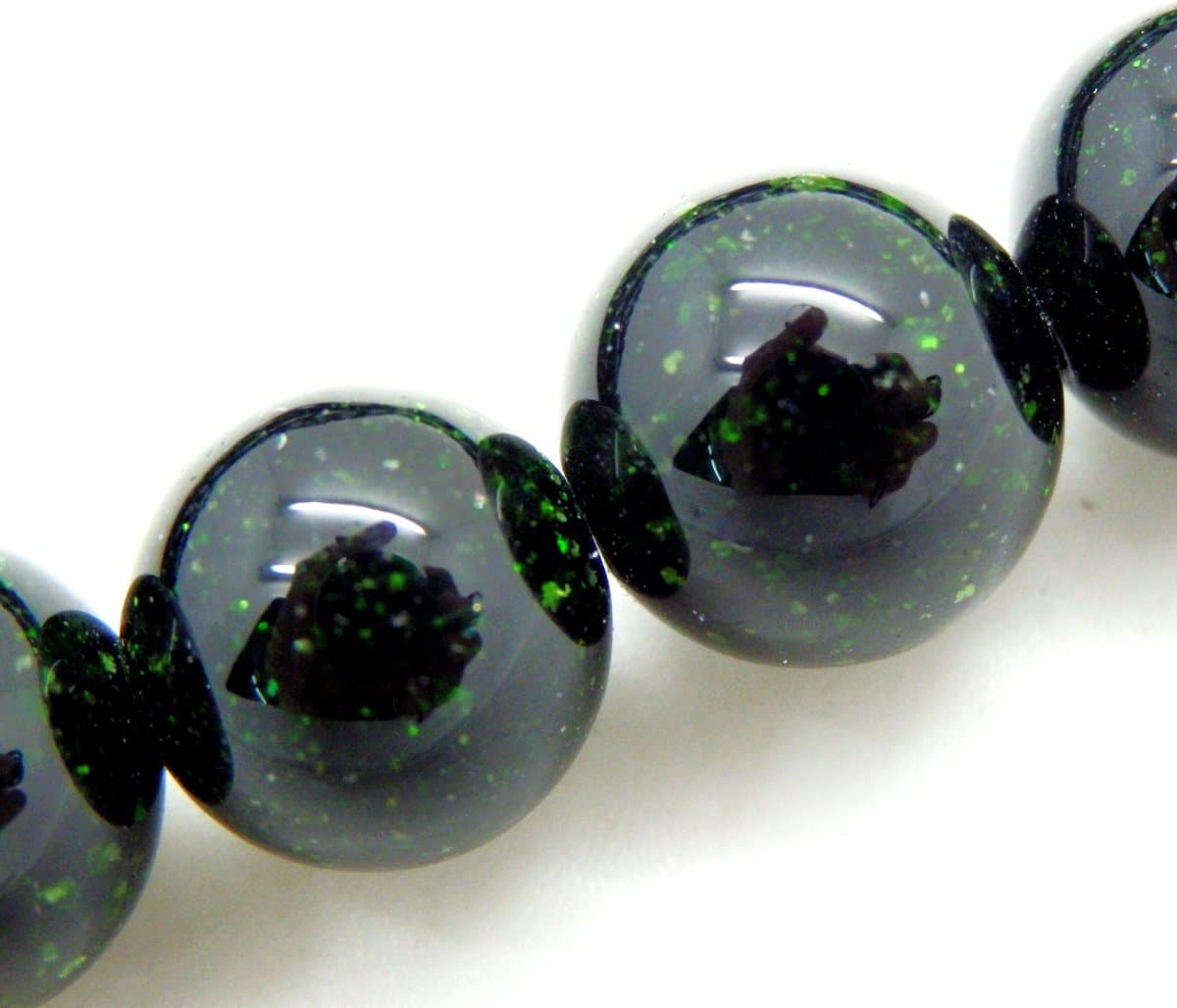 Fukugems kralen met rekkoord voor het maken van sieraden Losse stenen kralen voor doe-het-zelf Energiestenen helende armband 8 mm = 96 stuks en 1 rol koord Groene zandsteen 8 mm