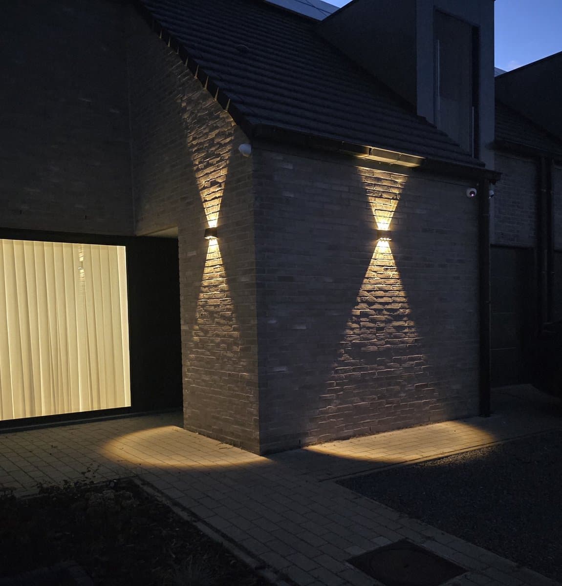 MALIBU 6 - LED SoLAR Tuinverlichting - Wandlamp - CCT Aanpasbare licht kleuren - 3000K/4000K/6000K - Zonne-energie - 6W - ZWART