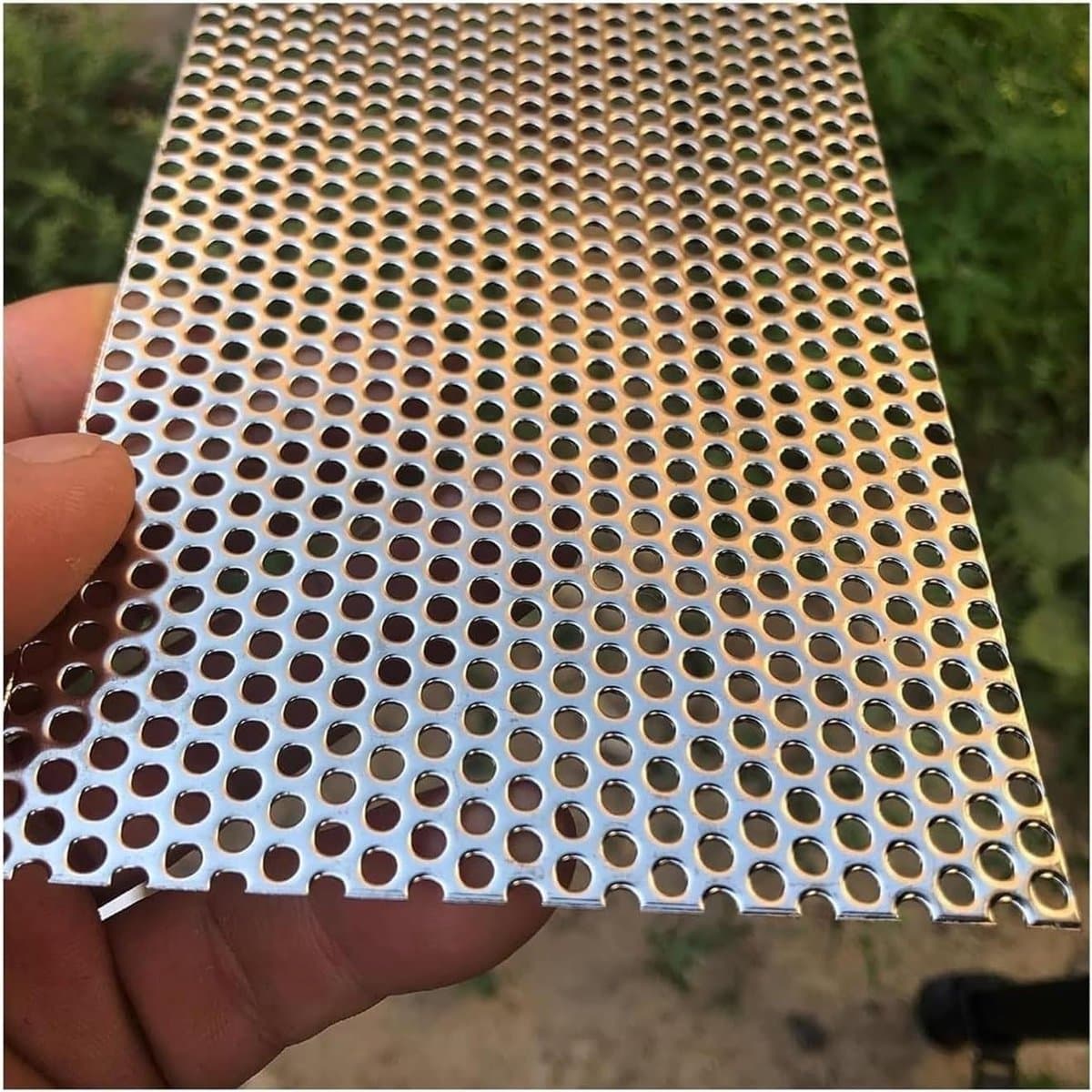 Roestvrijstalen Gaas - Geperforeerde Plaat - Ventilatie en Bescherming - 304 Roestvrij Staal - 4mm Mesh 25x25cm - Zilver