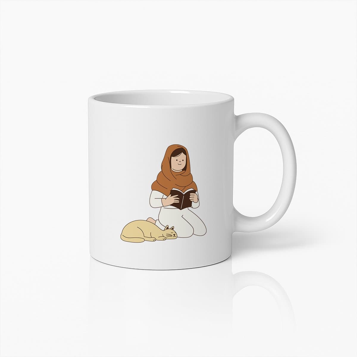 Rustige Leesvrouw en Slapende Kat Mok – Gezellig Ontspannen Illustratie Ontwerp