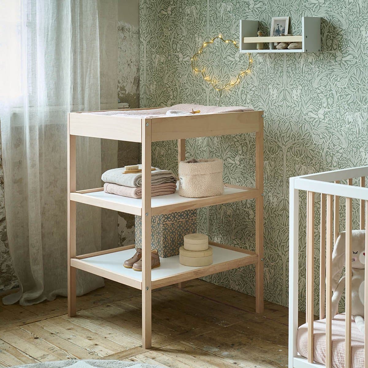 Petite Amélie Luiertafel Hêtre – Wit & naturel – Twee planken - Ruimtebesparend - Duurzaam met melamine coating