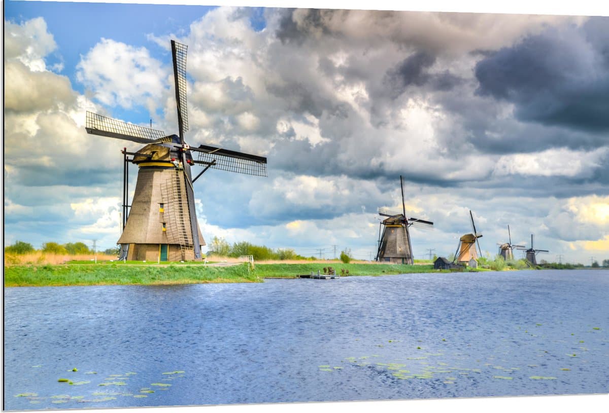 Dibond - WIndmolens aan het Water - 120x80 cm Foto op Aluminium (Wanddecoratie van metaal)