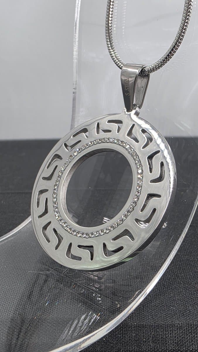 Hanger - RVS - Ø 3.5 cm - Rond - Grieks meandermotief en binnenring bezet met zirkonia steentjes - ketting L 45 cm.