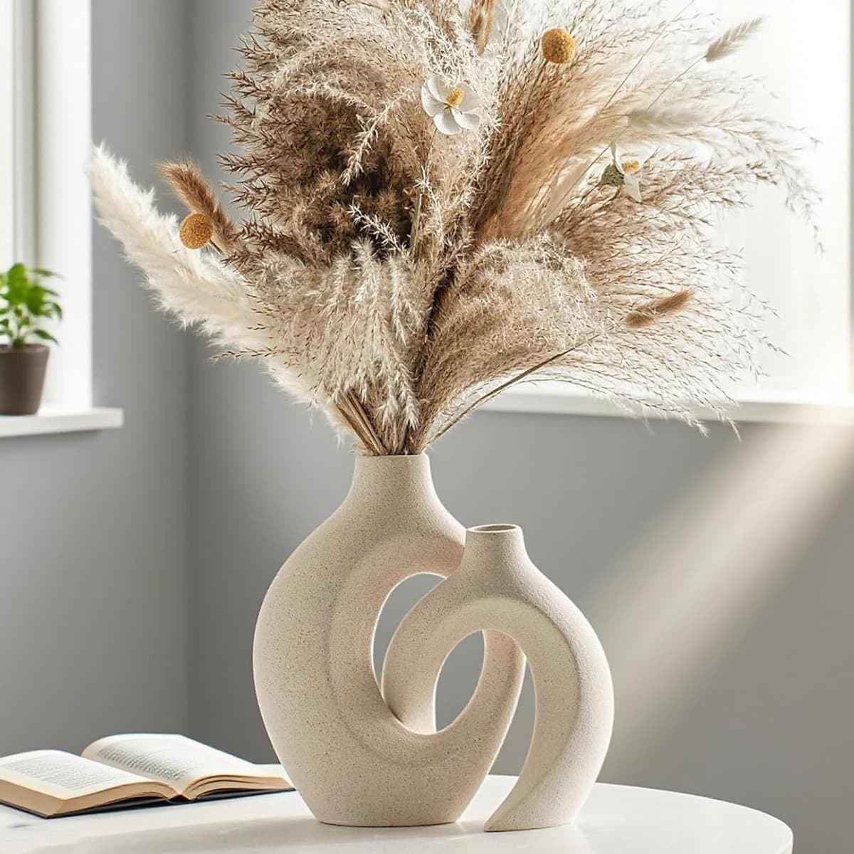 Set van 2 Holle Beige Keramische Vazen voor Scandinavische Decoratie, Aesthetic Boho Bloemenvazen voor Woonkamer, Kantoor en Tafeldecoratie