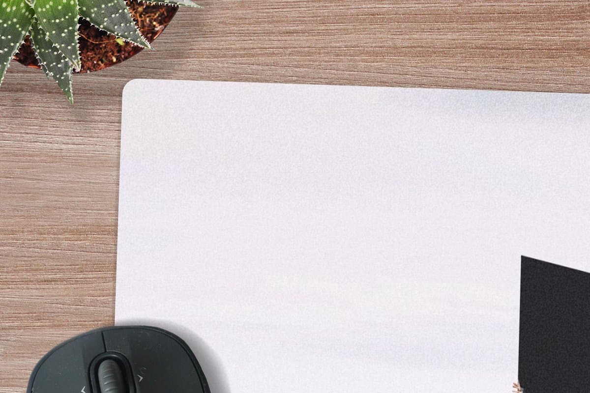 Muismat XXL 80x60 cm - Bureau onderlegger - Bureau mat Vrouw - Trap - Abstract - Deur - Bureaumat - Gaming mousepad xl - Bureaulegger groot - Computer deskmat
