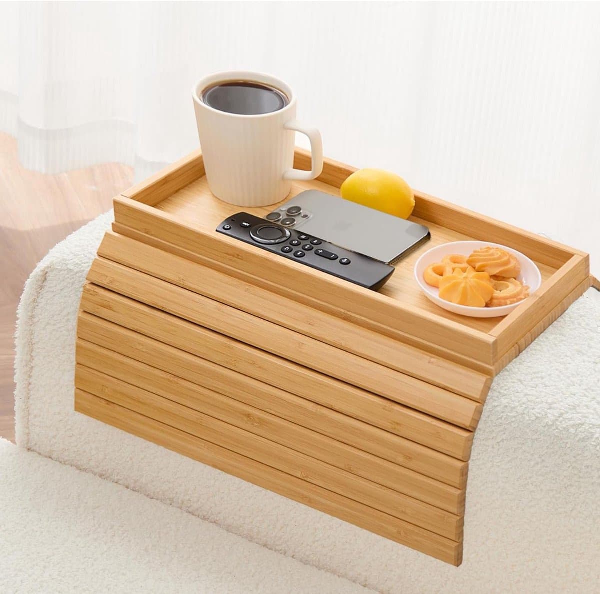 Vouwbare Bamboe Sofa Tablet met Antislip, Ideaal voor Snacks, Drankjes en Mobiele Apparaten