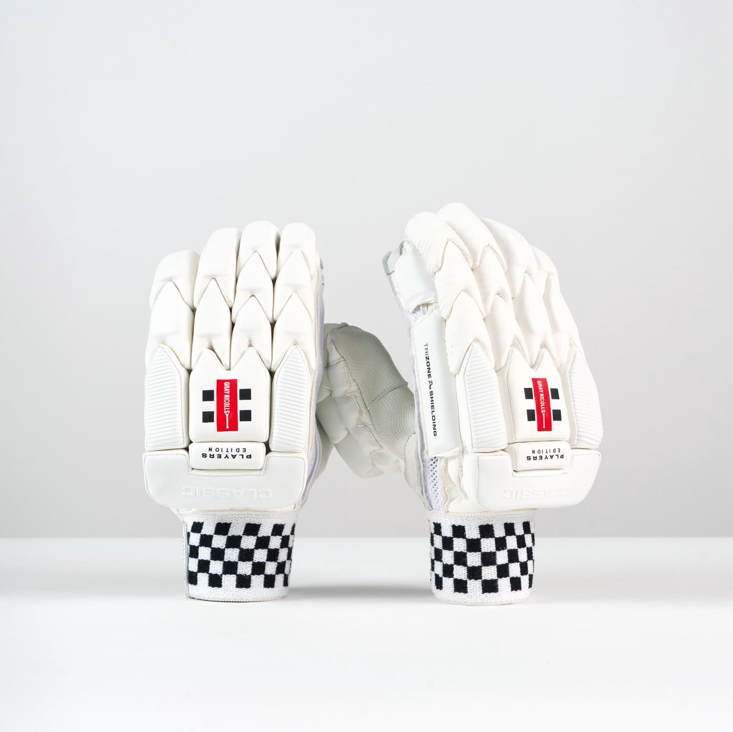 Gray-Nicolls Classic Players Edition Glove - RH - Adult - White.