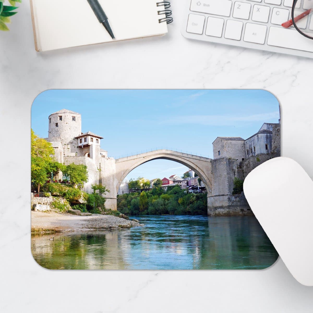 Muismat - Stari Most Brug in Bosnie op Zonnige Dag - 25x18 cm - 2 mm Dik - Muismat van Vinyl
