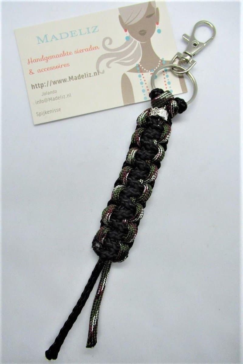 Paracord sleutelhanger (Zwart/Groen/rood/wit)
