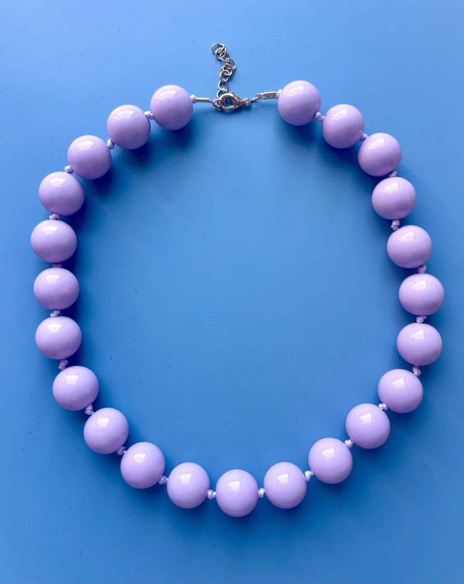 Statement ketting - statement ketting met paarse kralen - statement ketting - ketting met kralen - minimalistische kettingen - necklace - purple necklace - ketting met ronde kralen - ketting lila -