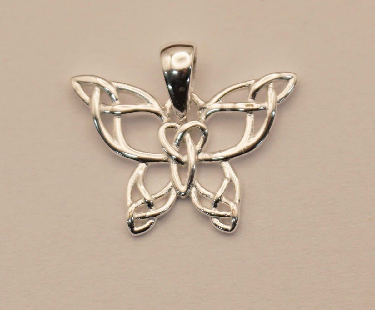 Sterling zilveren hanger keltische vlinder - 925 zilver hanger vlinder die geknoopt is - hangertje fladderen dier - sierlijke dames hangertjes - klein vlinder hangertje van sterling zilver