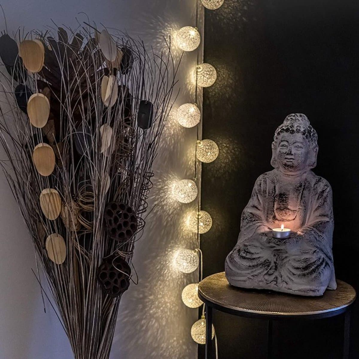Diamond (zilver) LED lichtsnoer met 16 katoenen decoratieve bollen - Guirled – USB – met afstandbediening - lampionnen - lichtslinger