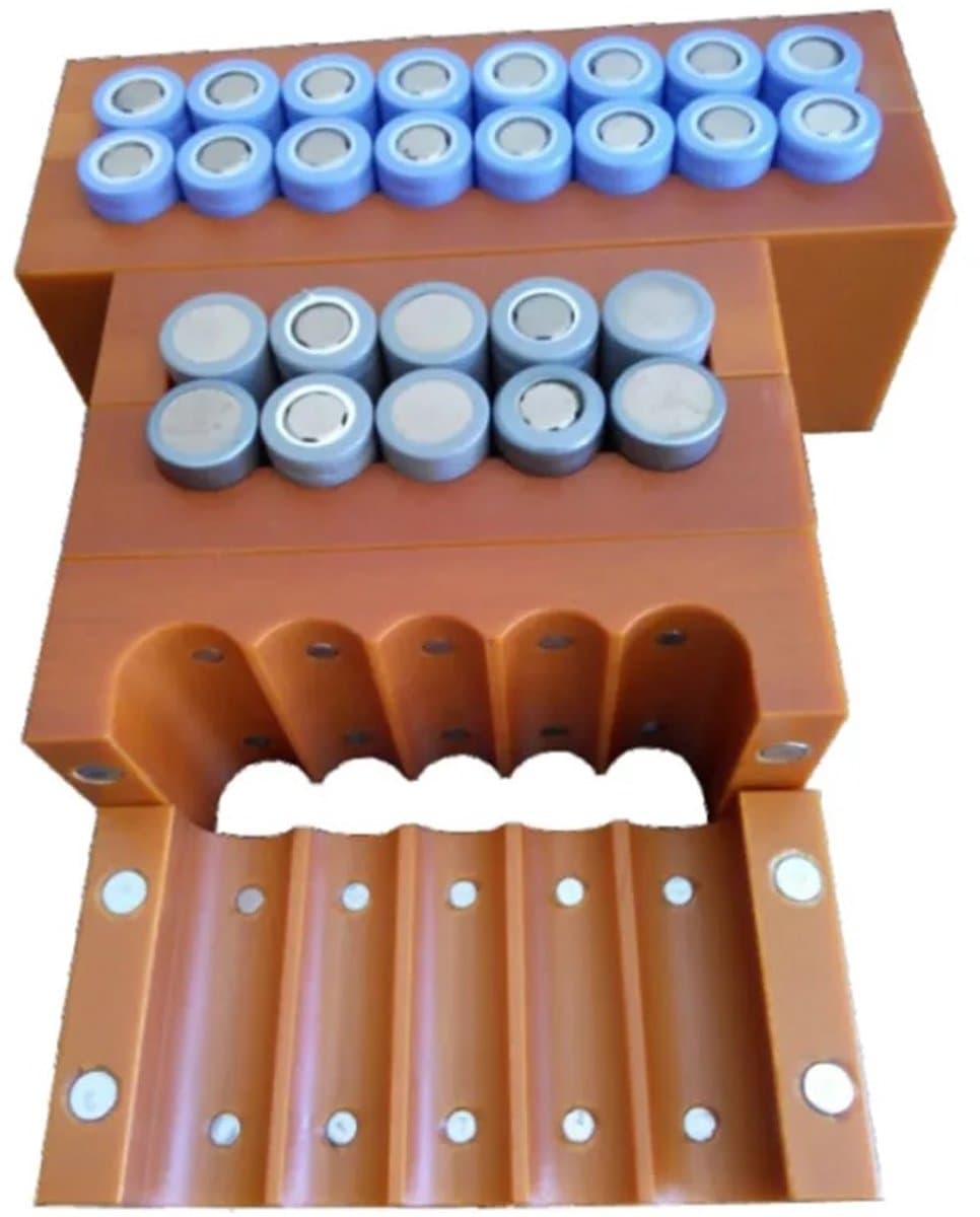 Rosfix Mal voor Accucellen Tweerijige - Met Magneet en Stabiele Bodem - 2x4=8 Plekken