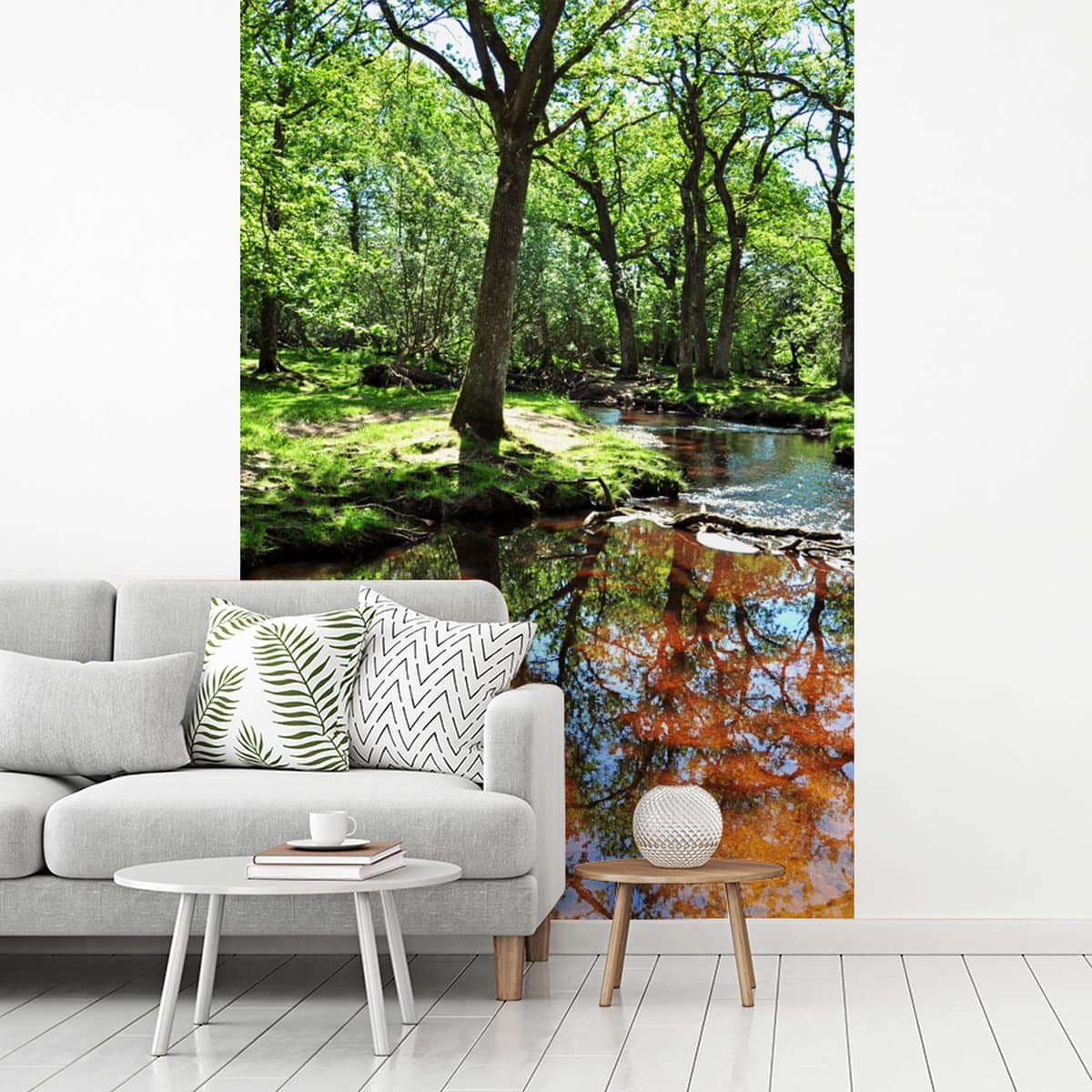 Behang - Fotobehang Reflectie in een beekje in het Nationaal park New Forest in Engeland - Breedte 190 cm x hoogte 280 cm