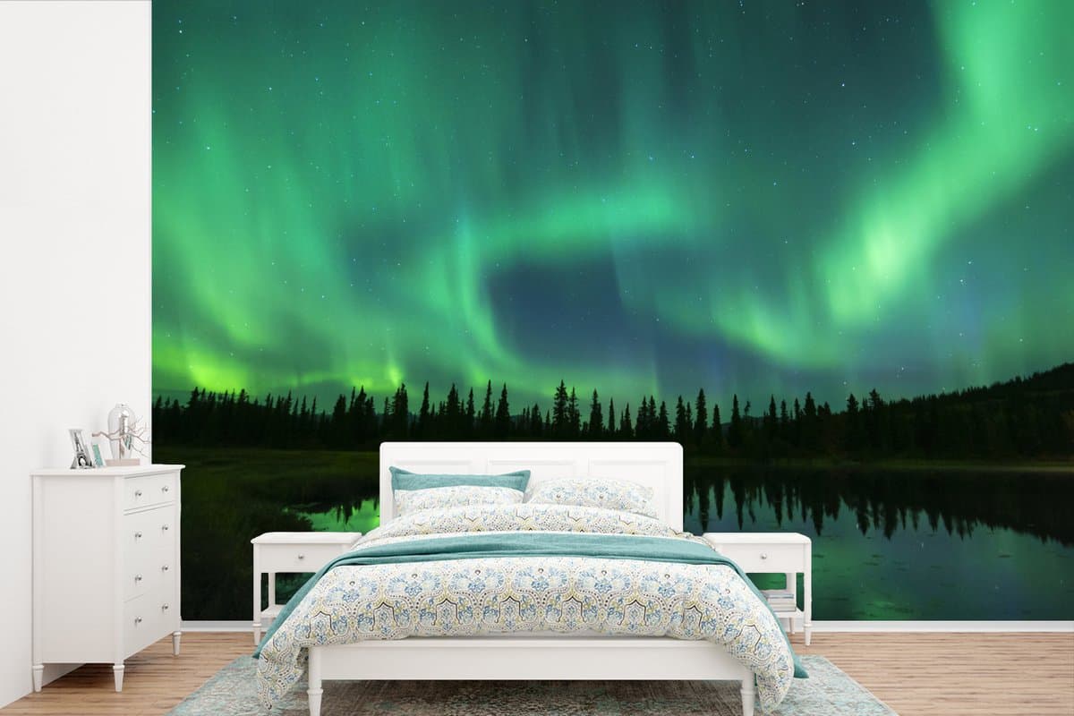 Behang - Fotobehang Noorderlicht - Bomen - Water - Alaska - Breedte 390 cm x hoogte 260 cm