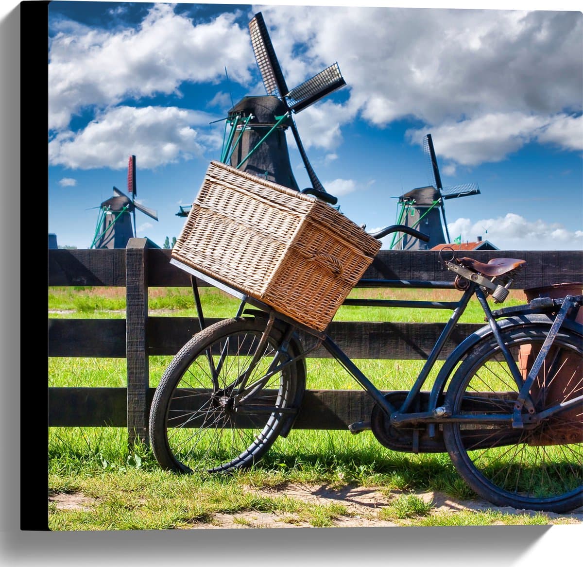 Canvas - Fiets met Rieten Mand Geparkeerd langs Molens - 40x40 cm Foto op Canvas Schilderij (Wanddecoratie op Canvas)