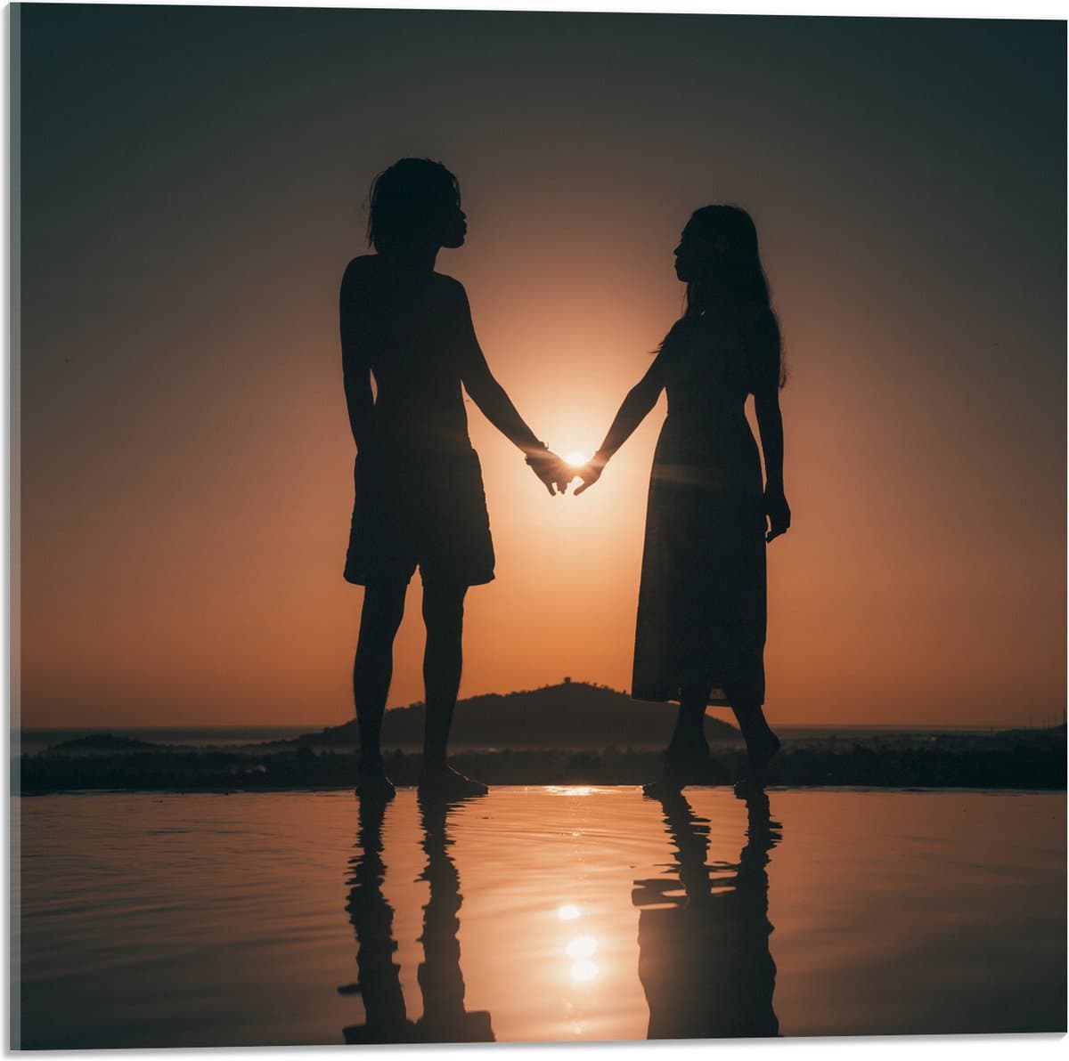 Acrylglas - Personen - Water - Zwembad - Rand - Zon - Zonsondergang - 50x50 cm Foto op Acrylglas (Wanddecoratie op Acrylaat)