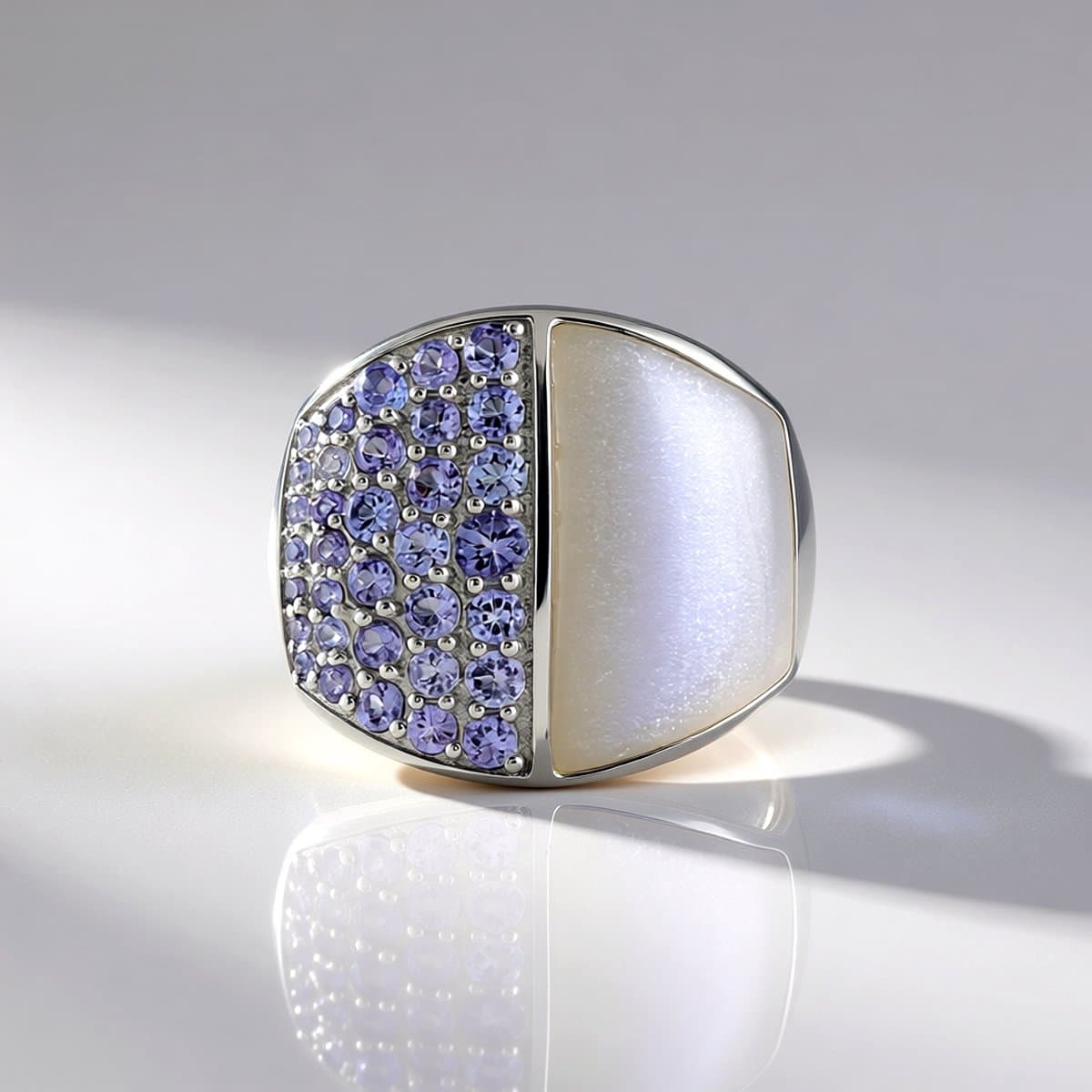 Cavill - Zilveren ring 925 Sterling - 6,3 ct Zilveren Maansteen fancy cabochon & Tanzaniet totaal 7,88 ct - Handgemaakte damesring modern elegant