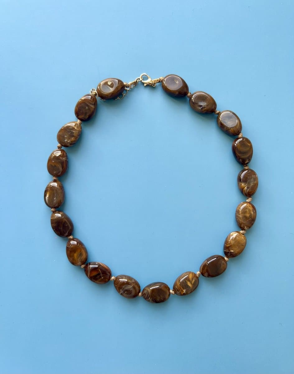 Bruine statement ketting met ronde kralen - statement ketting - ketting met kralen - ketting - ketting blauw - blauwe ketting - bubble grote kralen ketting - green necklace - necklace green - lange ketting - kralen ketting - schakelketting