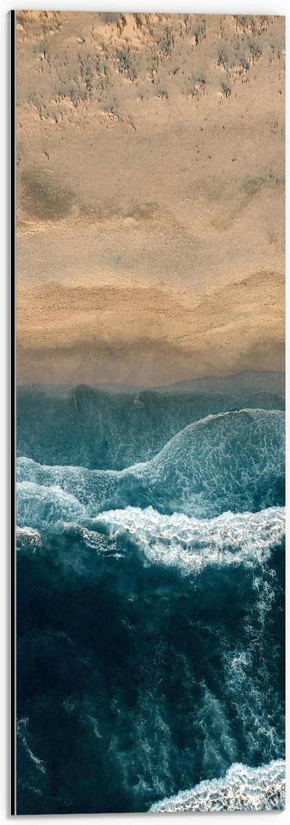 Dibond - Golvende Zee en Strand van Boven - 20x60 cm Foto op Aluminium (Wanddecoratie van metaal)