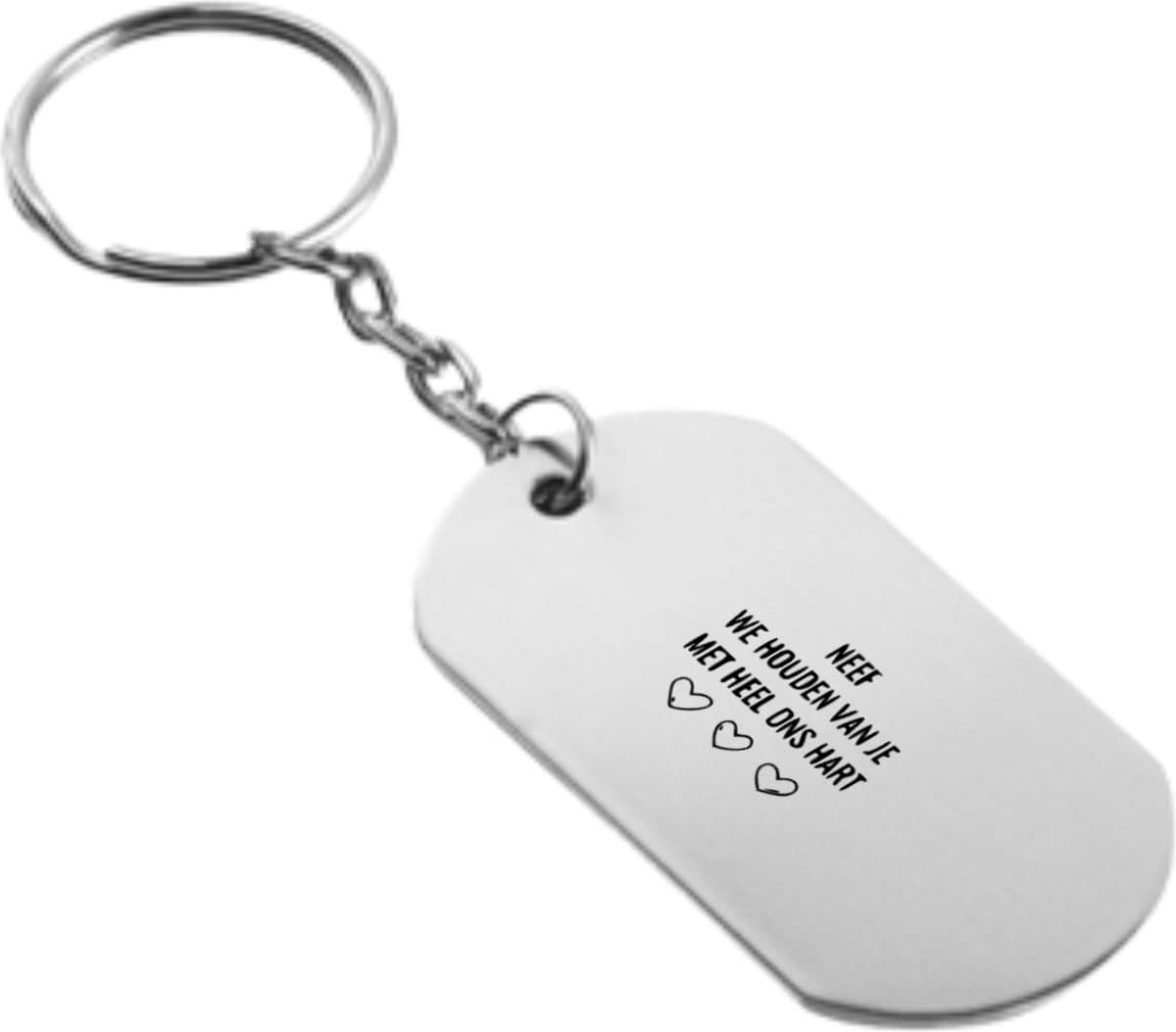 Akyol - neef we houden van je met heel ons hart sleutelhanger - Neef - de liefste neef - cadeautje - verjaardagscadeau - verjaardag - cadeau voor neef - cadeau - kado - geschenk - gift - neef artikelen - 54 x 29mm