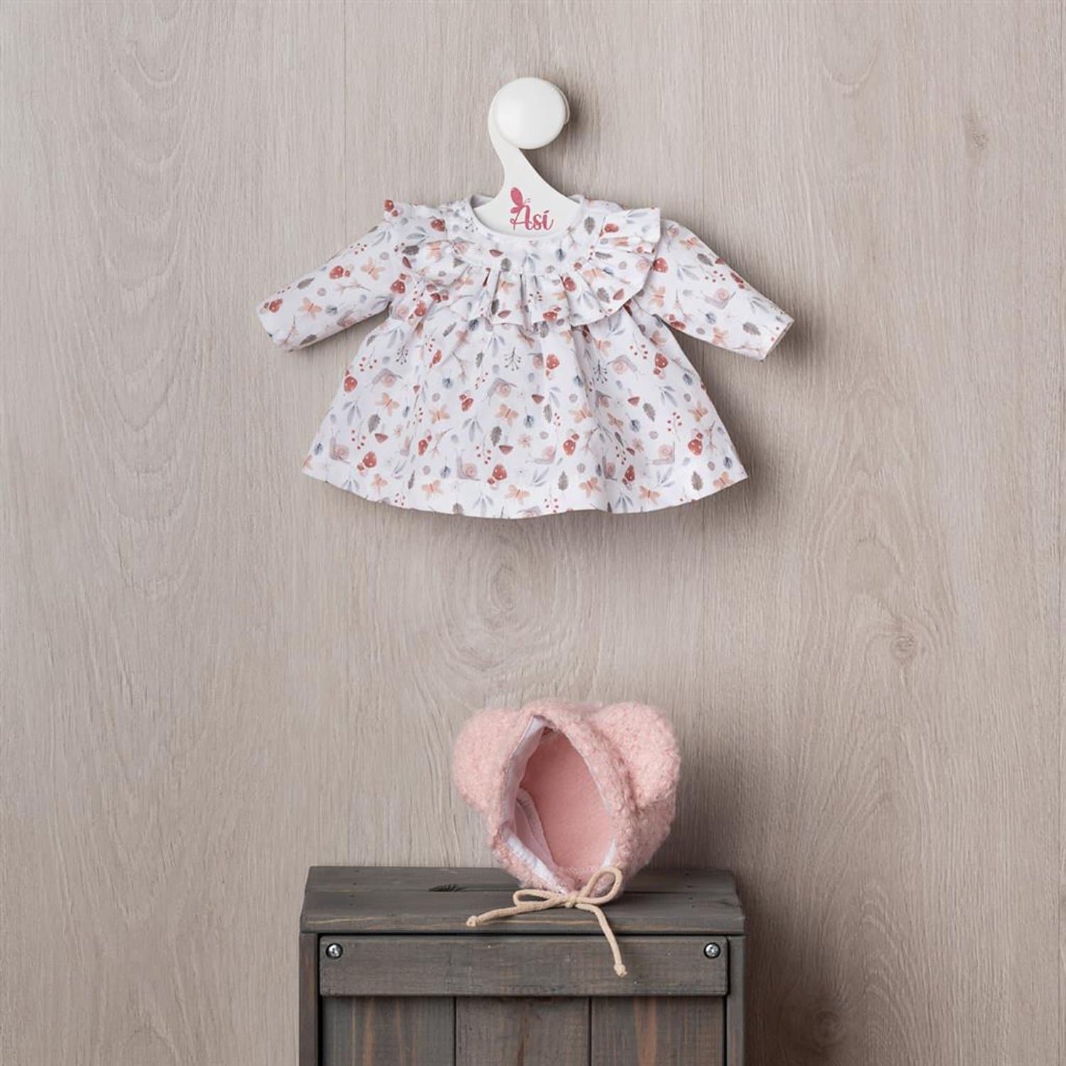 Asi poppenkleding - bosjurk en hoed met berenoren - poppenoutfit.