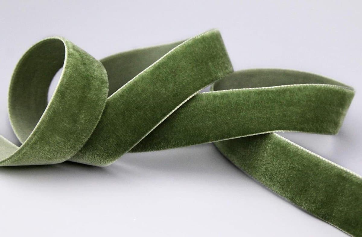 Velours Lint - Fluwelen Band - Decoreren - Vormvaste Randen - 1 meter x 16 mm - Olijfgroen