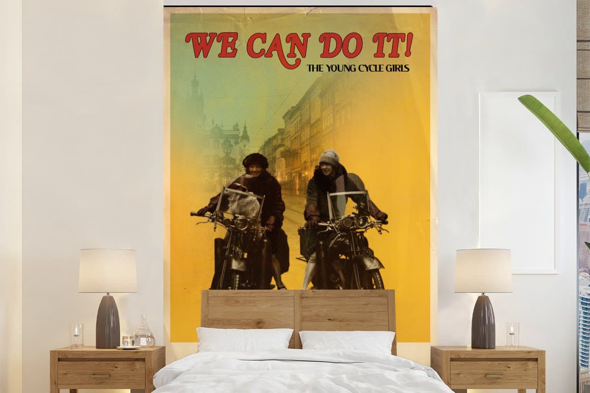 Behang - Fotobehang Motor - Vintage - Vrouwen - Quote - Breedte 155 cm x hoogte 240 cm