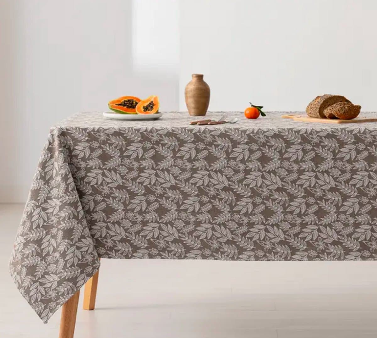 Damast Tafellaken Jacquard Leaves 140x140 cm Beige – Vlekbestendig Waterafstotend Tafelkleed Klassiek Stijlvol Duurzaam