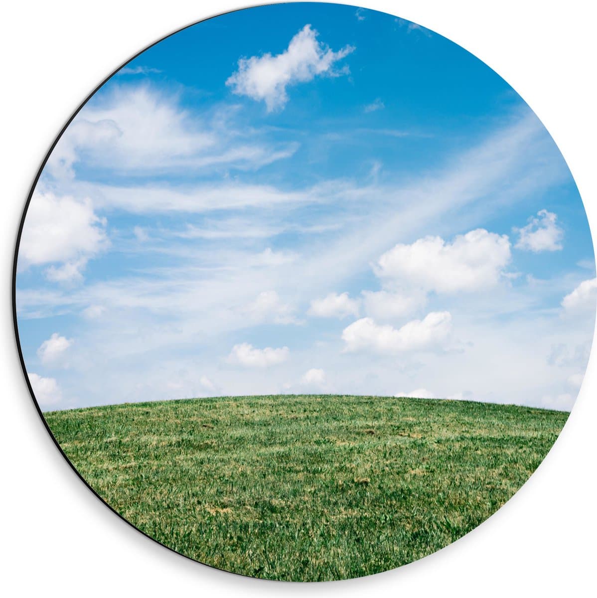 Dibond Muurcirkel - Heldere Lucht met Wolken boven Gras Heuvel - 30x30 cm Foto op Aluminium Muurcirkel (met ophangsysteem)