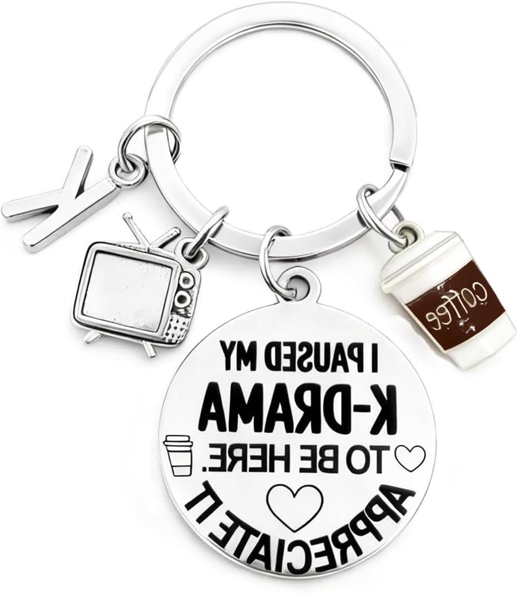 Grappige Sleutelhanger voor K-Drama Fans - Metalen Sleutelhanger met Koffie TV Ontwerp, Perfect Cadeau voor Vrouwen, Verjaardagen en Serie Liefhebbers