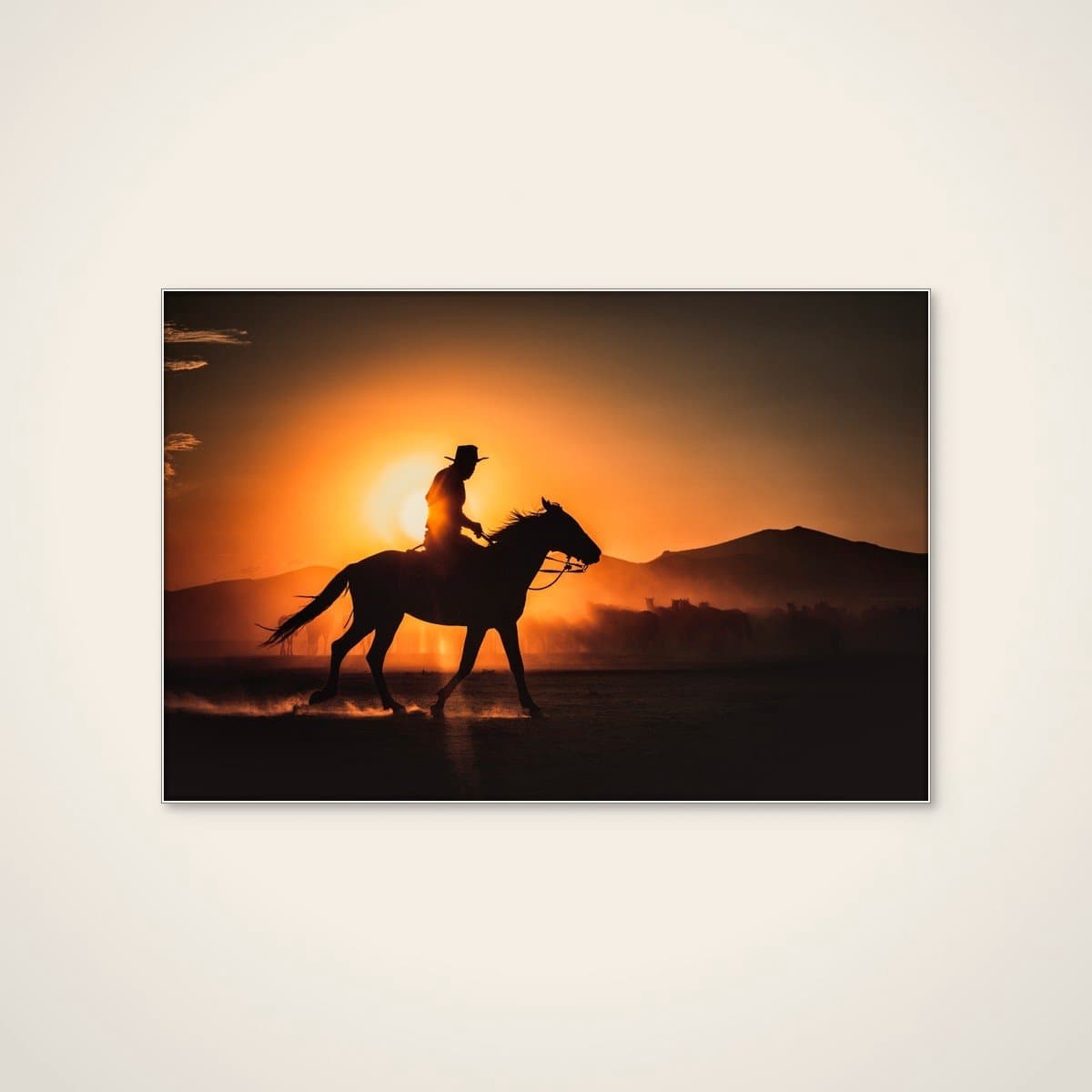 Akoestisch schilderij - 90 x 60 cm - Cowboy Sunset Ride van M. Emre Erol - Abstracte wanddecoratie - wit textielframe