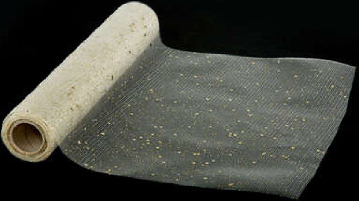 Tafelloper glitter basis van lichtgele gaas + zilveren glitter 500 x 28 cm
